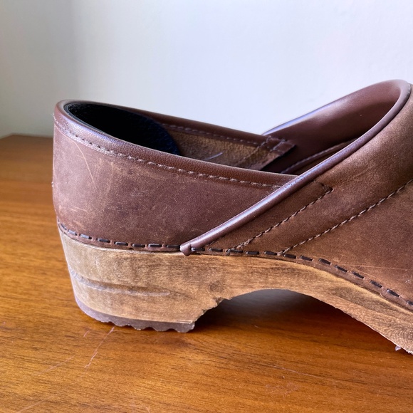 [US 8.5/EU 39] Sanita Julie Clogs — Antique Brown oiled leather - Picture 10 of 15